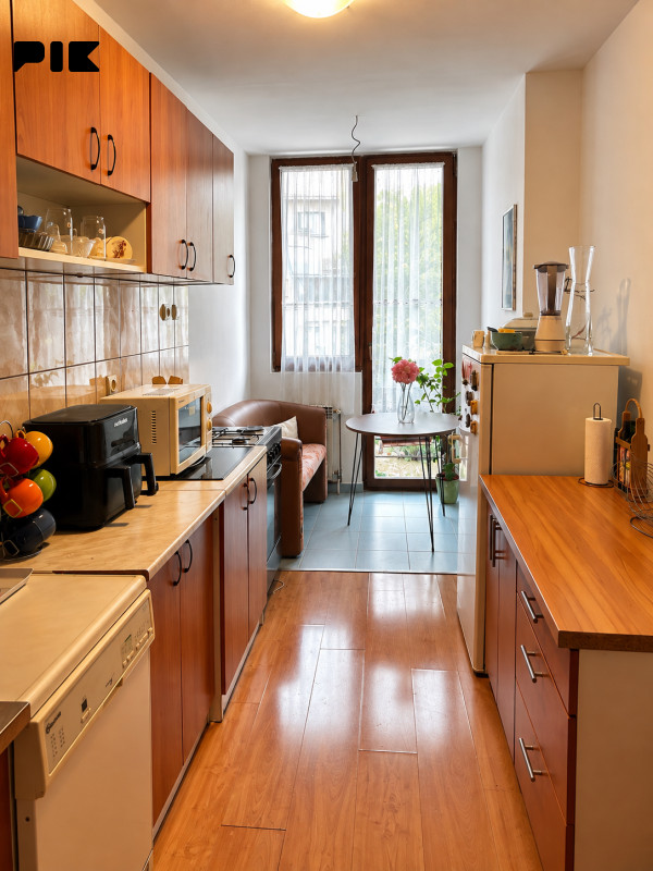 Trosoban stan 76m2 Dobrinja C5 balkon 2 sprat 8