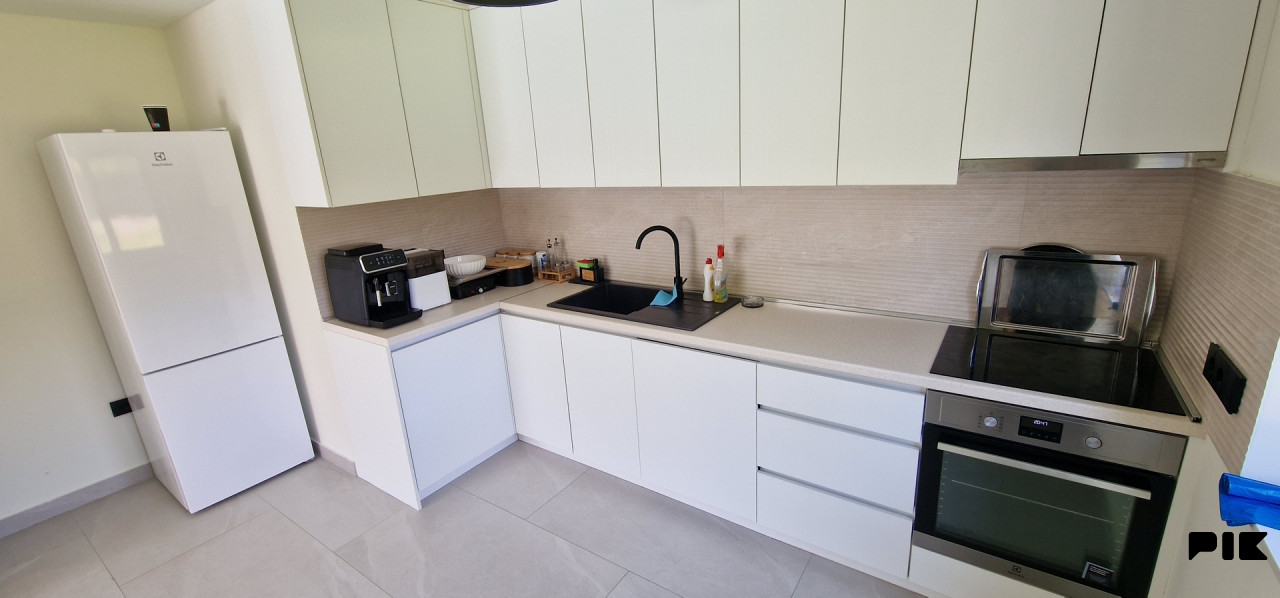 Moderna nova vila sa bazenom 15