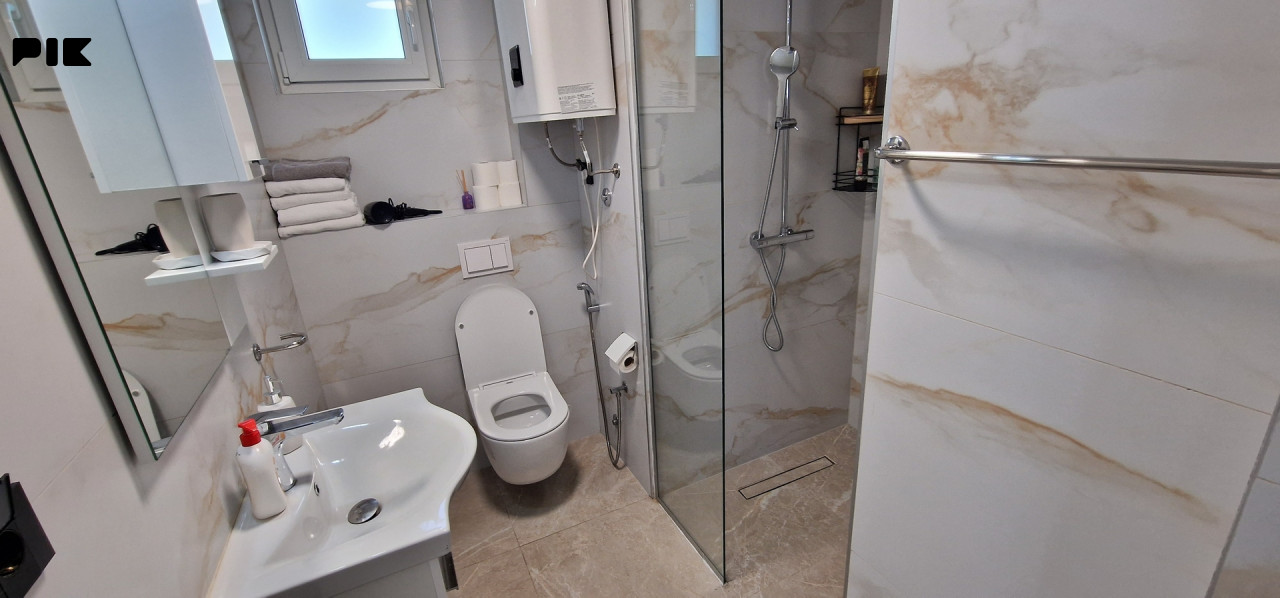 Moderna nova vila sa bazenom 18