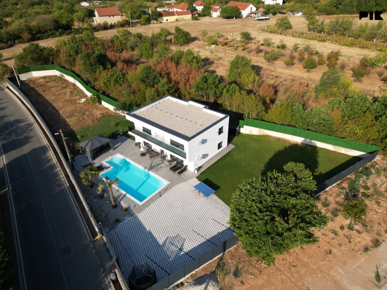 Moderna nova vila sa bazenom 25