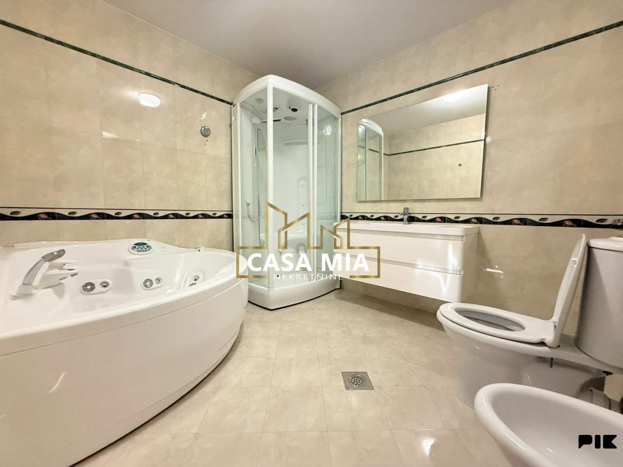 CASA MIA / Trosoban stan / 111m2 / Skenderija / Centar 17