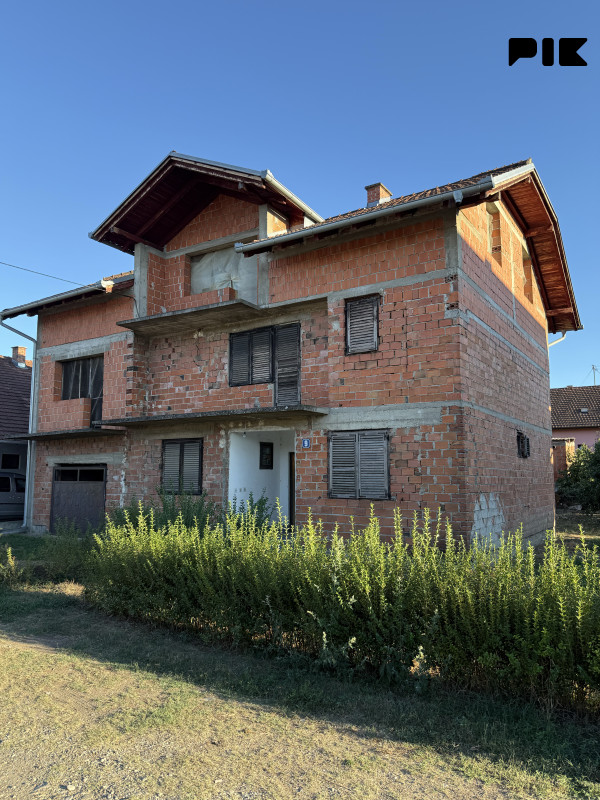 Kuća  sa okućnicom - Gradiška blizina Centra 2