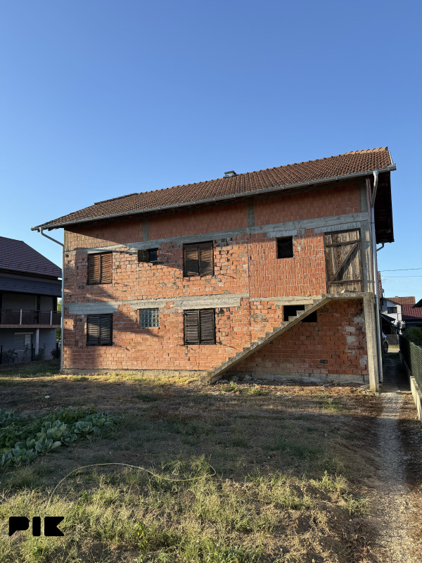 Kuća  sa okućnicom - Gradiška blizina Centra 3