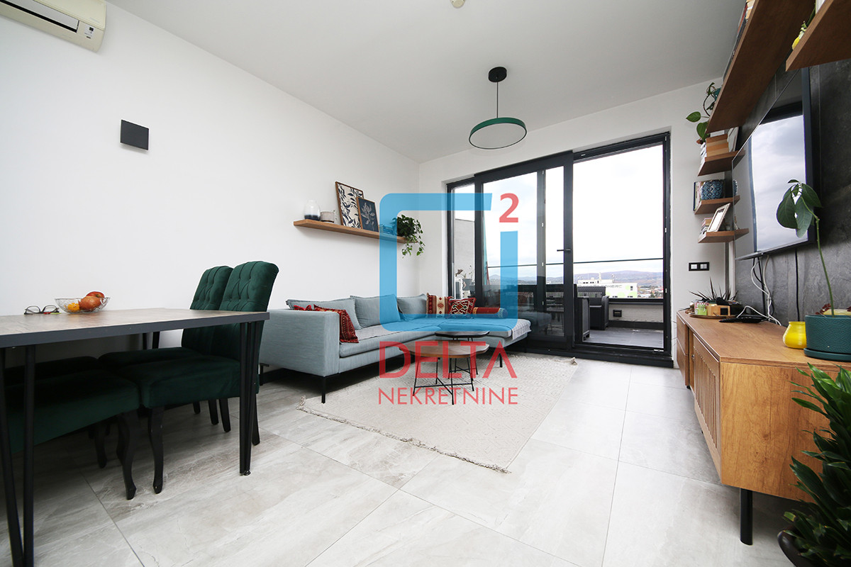 Penthouse trosoban stan sa terasom / garaža / Bulevar / Stup 2