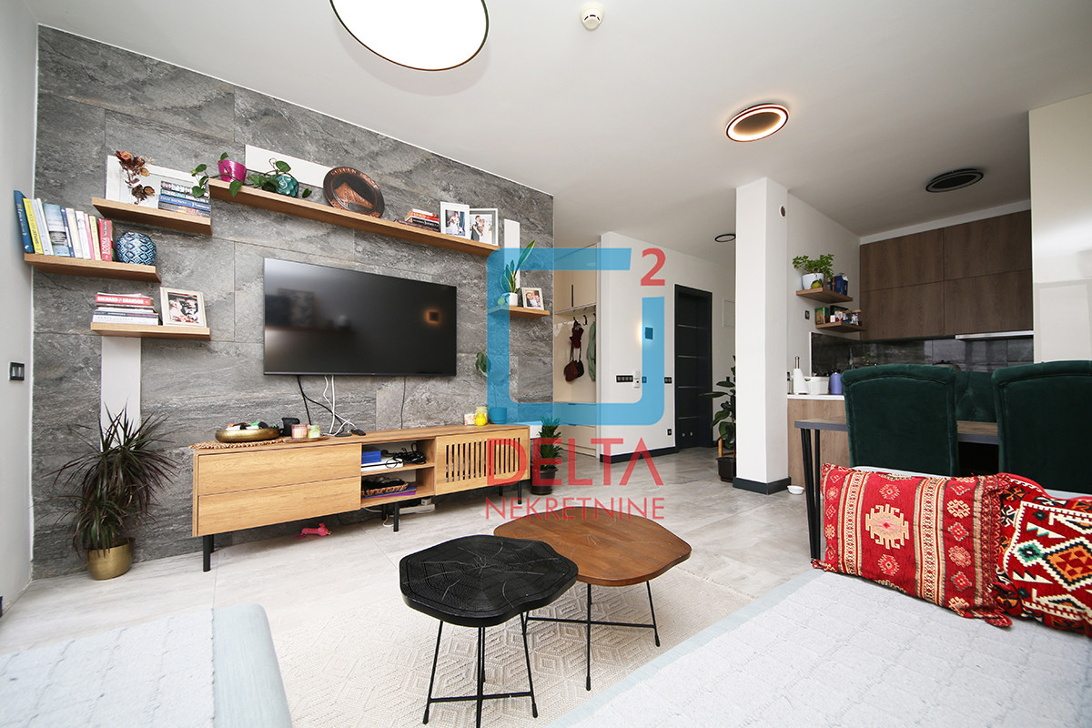 Penthouse trosoban stan sa terasom / garaža / Bulevar / Stup 3