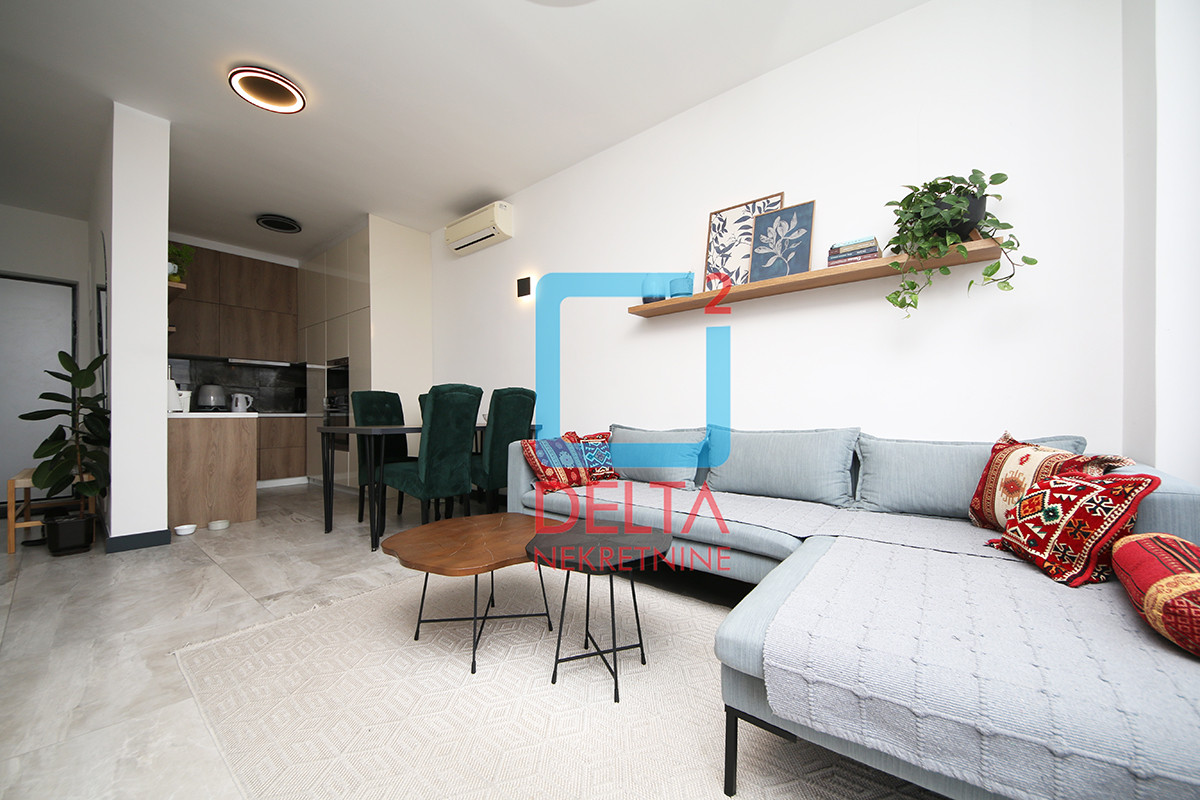Penthouse trosoban stan sa terasom / garaža / Bulevar / Stup 4