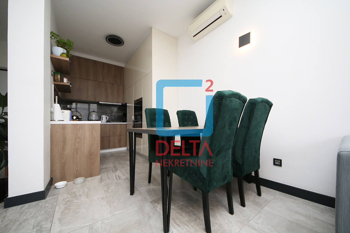 Penthouse trosoban stan sa terasom / garaža / Bulevar / Stup 5