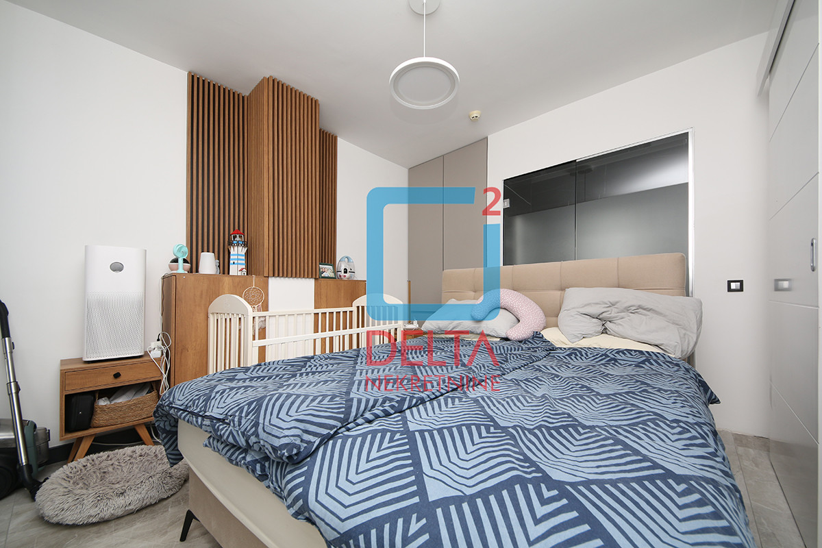Penthouse trosoban stan sa terasom / garaža / Bulevar / Stup 8