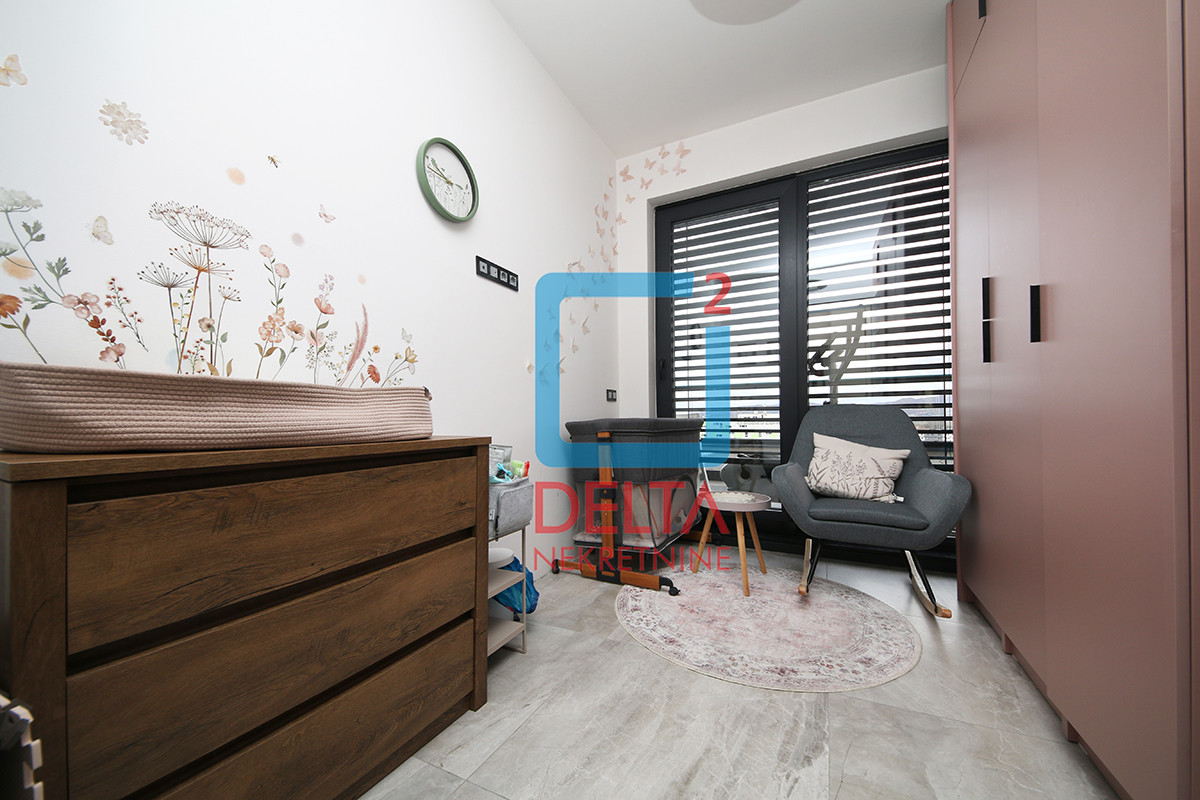 Penthouse trosoban stan sa terasom / garaža / Bulevar / Stup 9