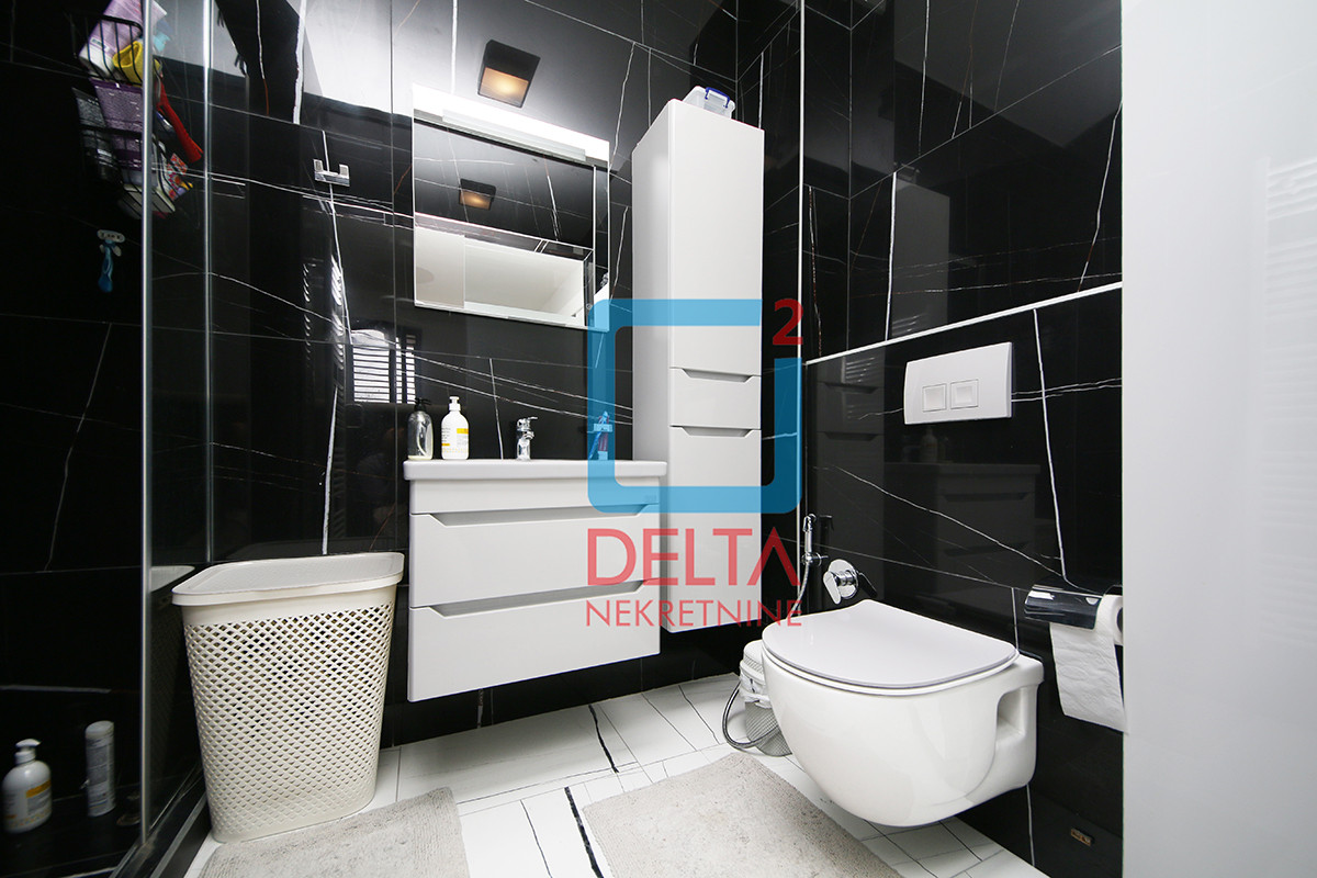 Penthouse trosoban stan sa terasom / garaža / Bulevar / Stup 10