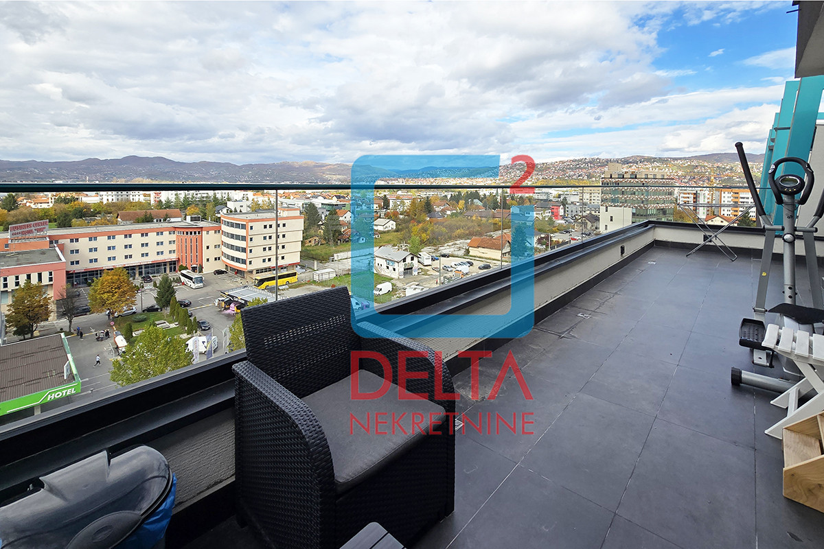 Penthouse trosoban stan sa terasom / garaža / Bulevar / Stup 15