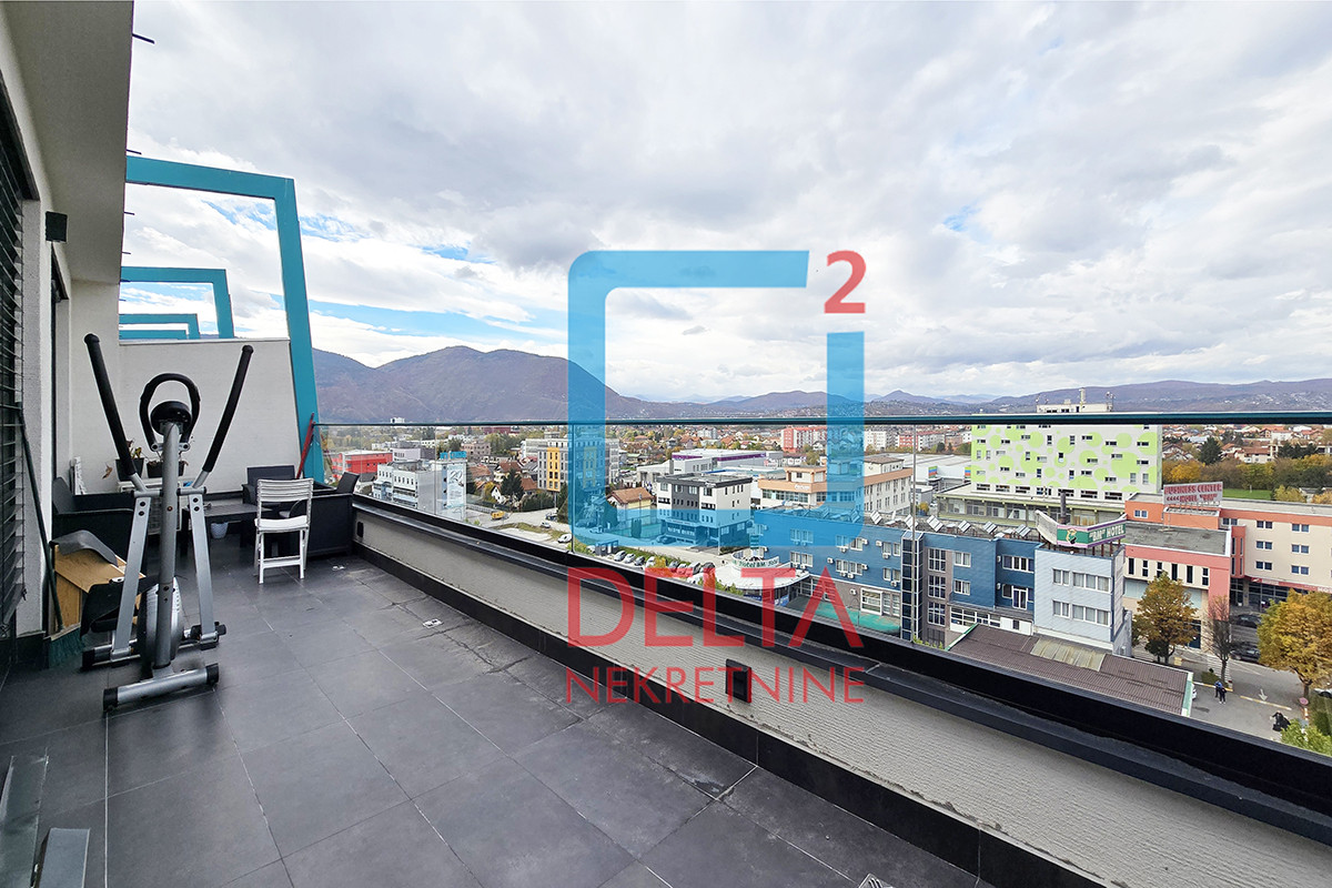 Penthouse trosoban stan sa terasom / garaža / Bulevar / Stup 16