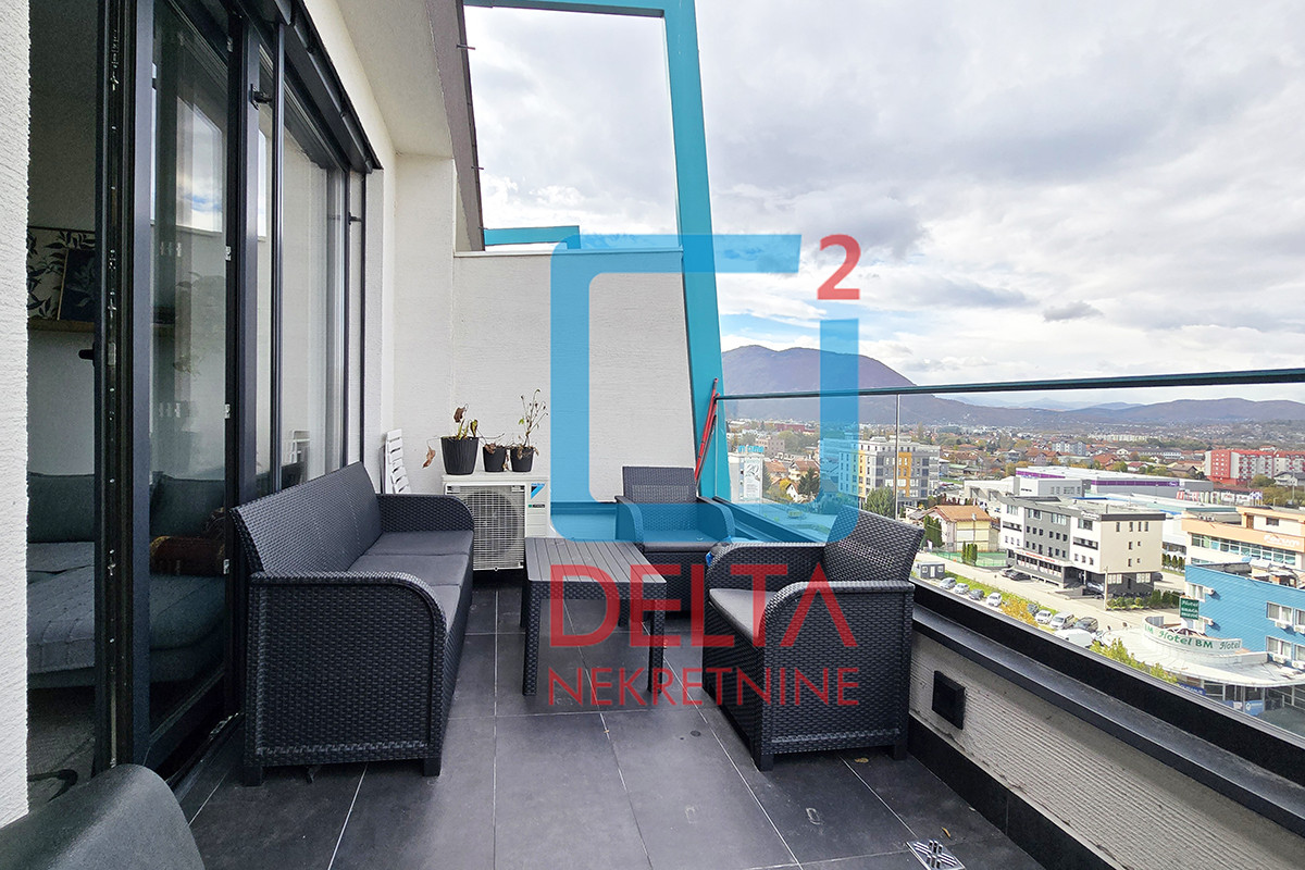 Penthouse trosoban stan sa terasom / garaža / Bulevar / Stup 17