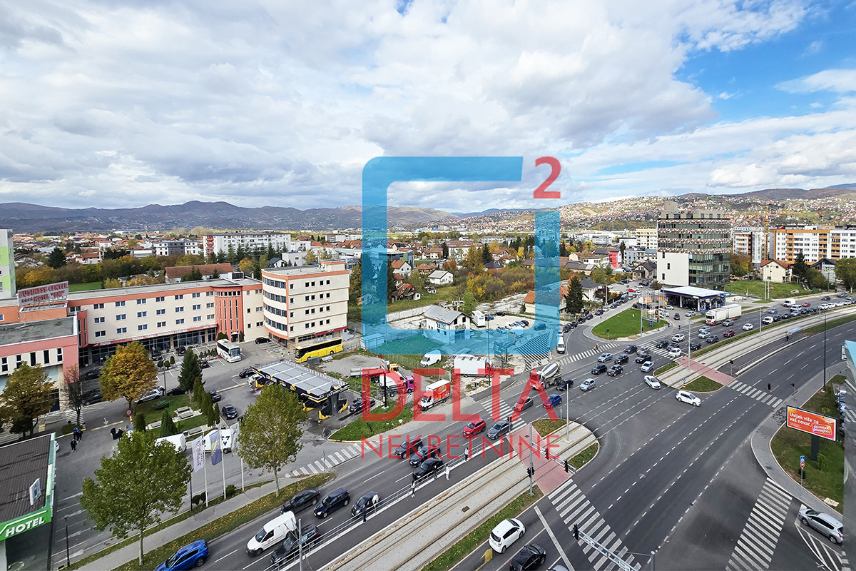 Penthouse trosoban stan sa terasom / garaža / Bulevar / Stup 19