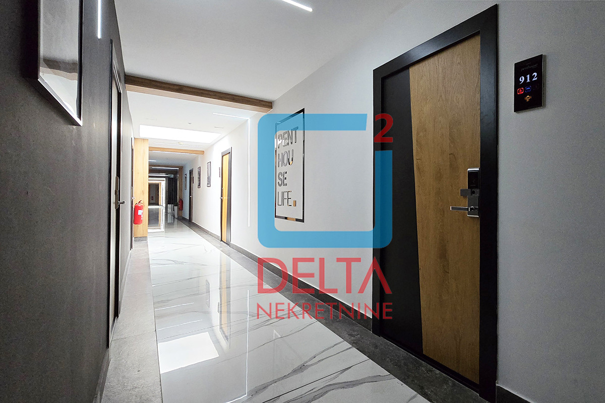 Penthouse trosoban stan sa terasom / garaža / Bulevar / Stup 20