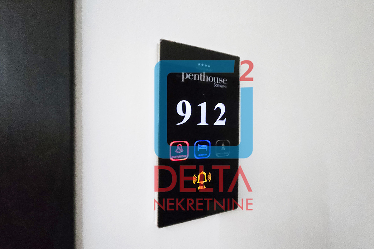 Penthouse trosoban stan sa terasom / garaža / Bulevar / Stup 21