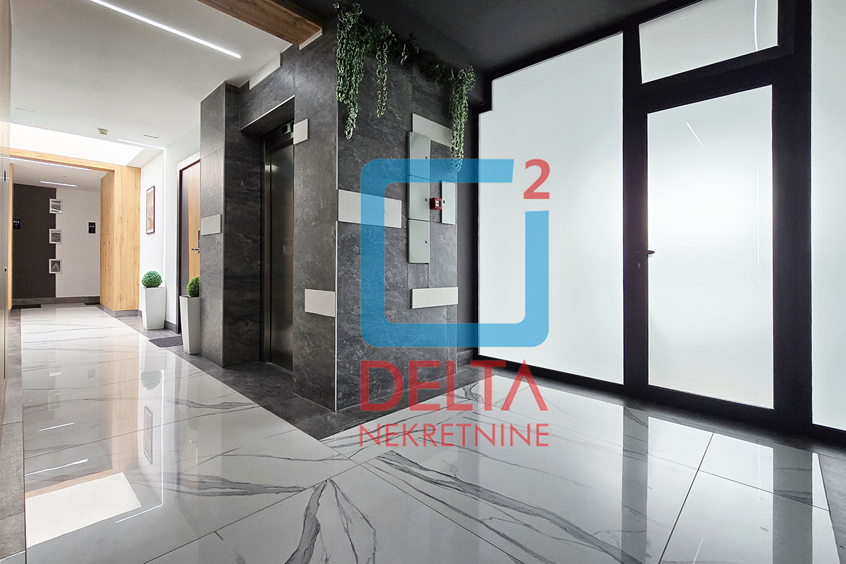 Penthouse trosoban stan sa terasom / garaža / Bulevar / Stup 22