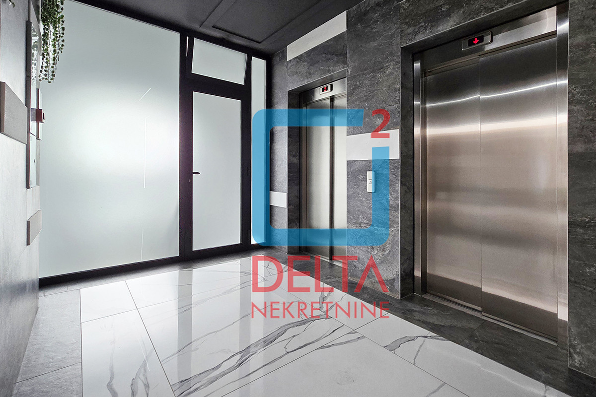 Penthouse trosoban stan sa terasom / garaža / Bulevar / Stup 23