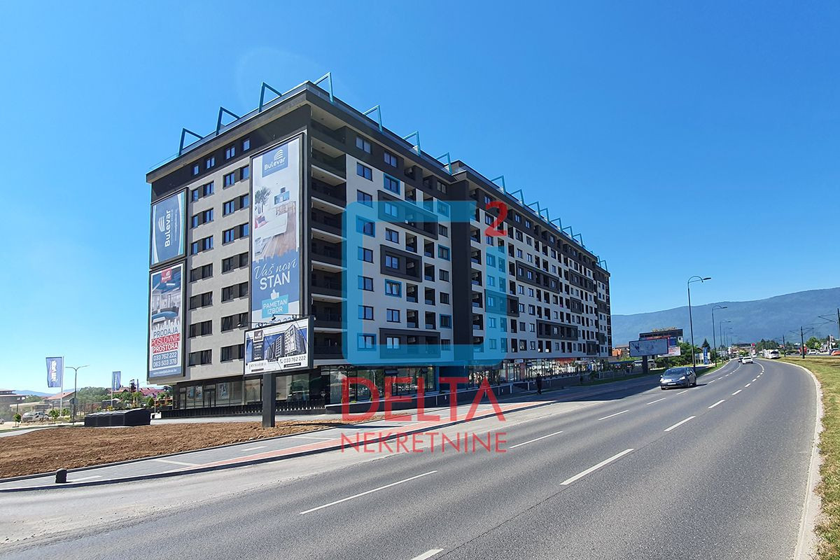 Penthouse trosoban stan sa terasom / garaža / Bulevar / Stup 27