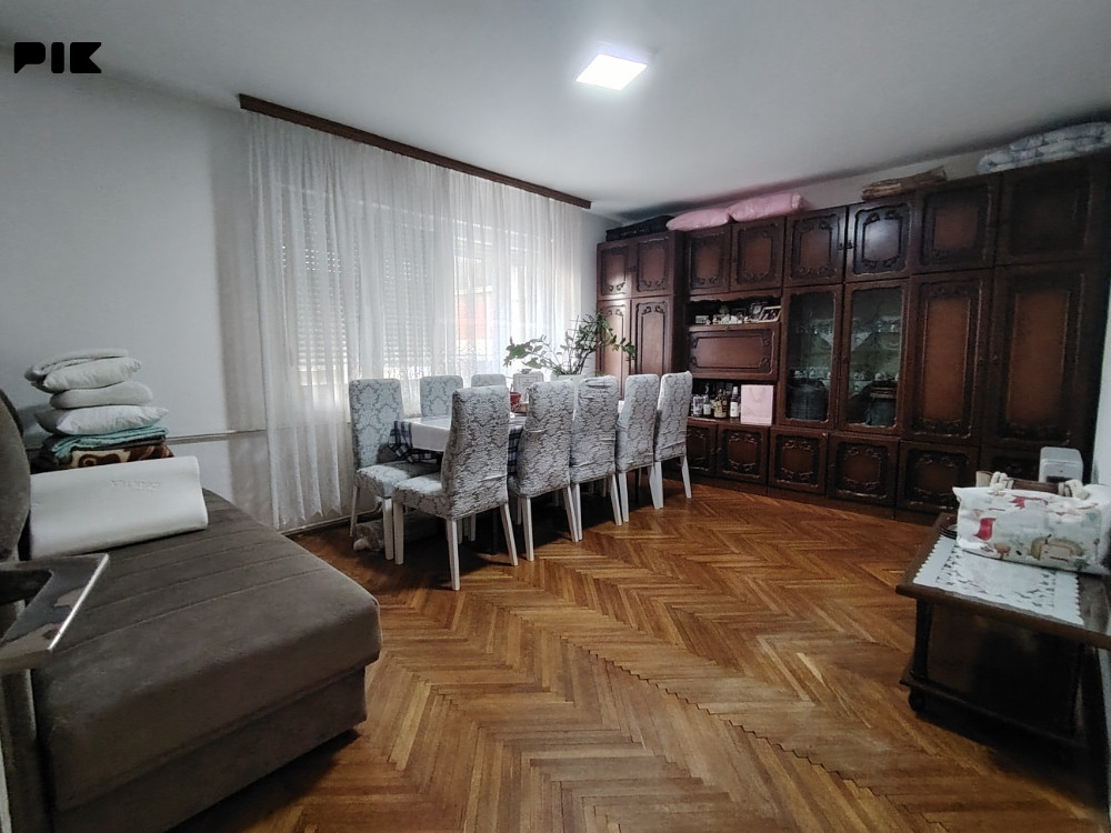 Trosoban stan u centru Zvornika 8
