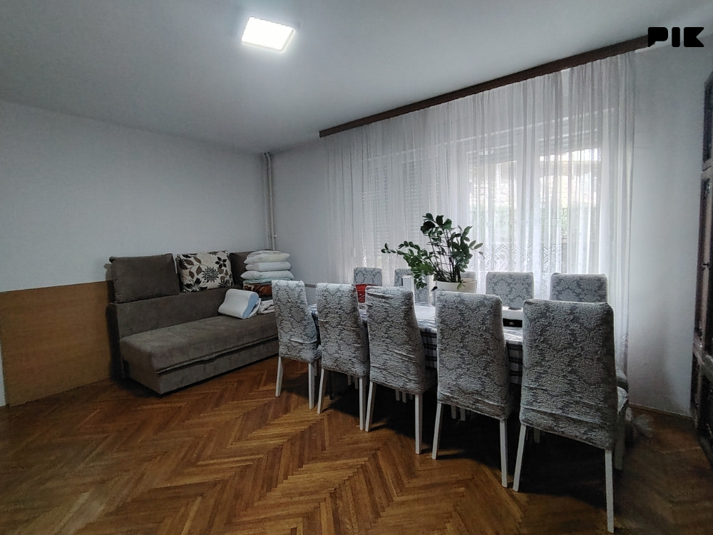 Trosoban stan u centru Zvornika 9