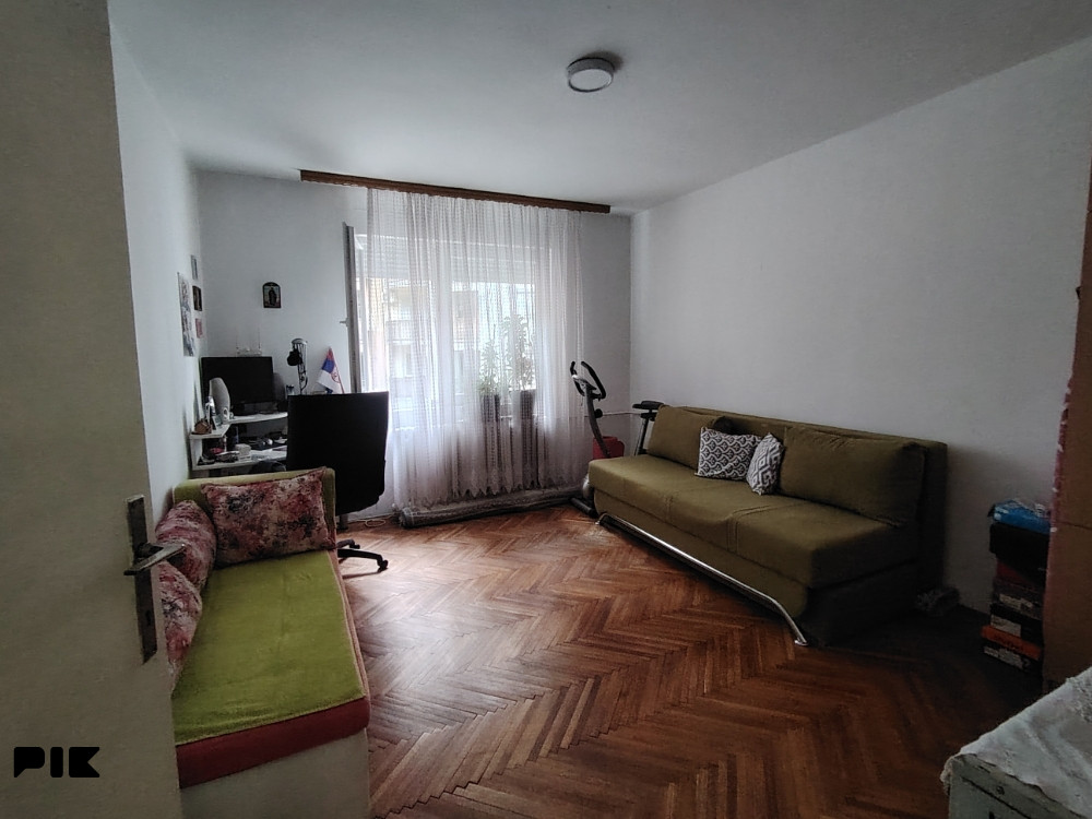 Trosoban stan u centru Zvornika 10