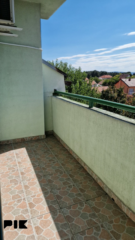 Stan 54 m2 + garaža Bijeljina 23