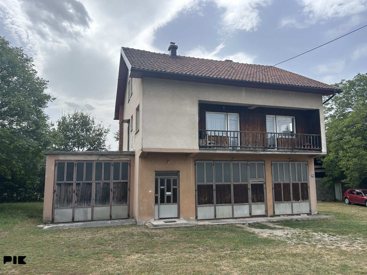 Stambeno-poslovni objekat sa zemljištem - 5000 m2