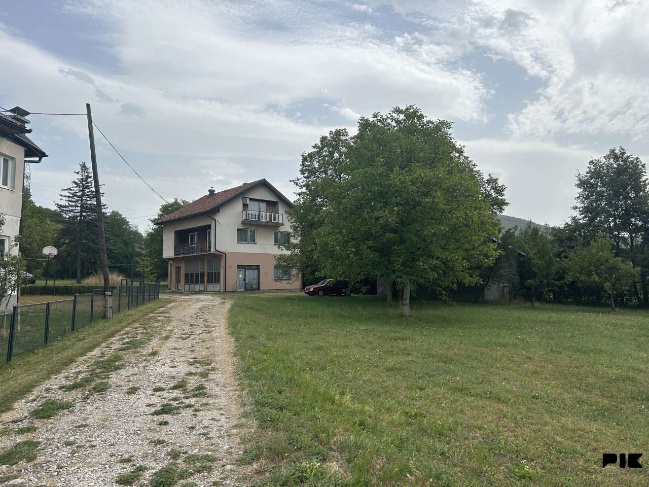 Stambeno-poslovni objekat sa zemljištem - 5000 m2 6