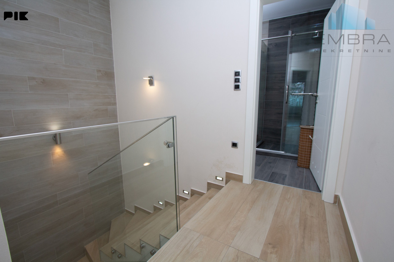 EMBRA najam: Trosoban Penthouse, Nova Otoka, Novi Grad. 11