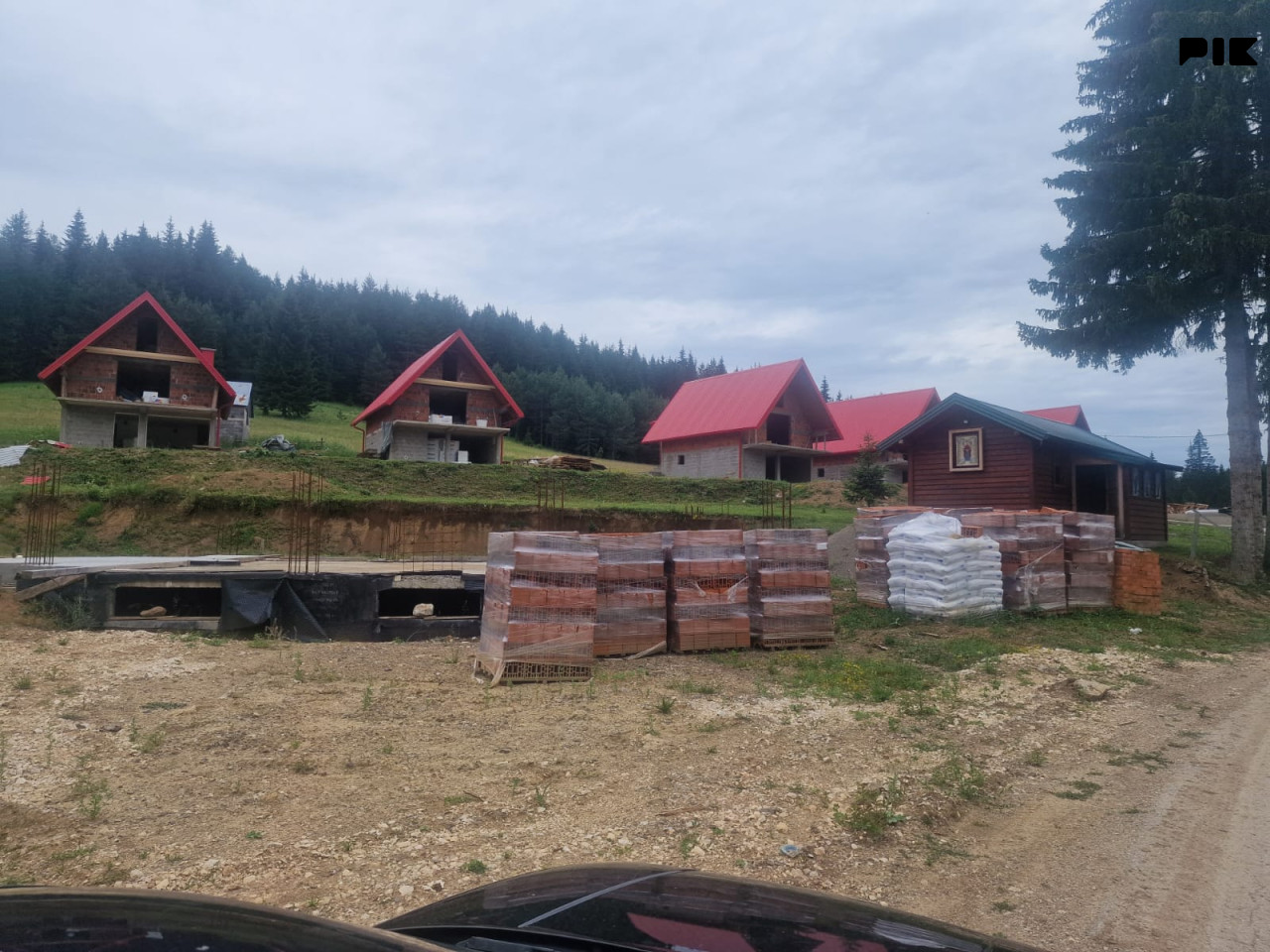 [ Šumsko zemljište Han Pijesak ] voda, struja, put, 32000m2 2