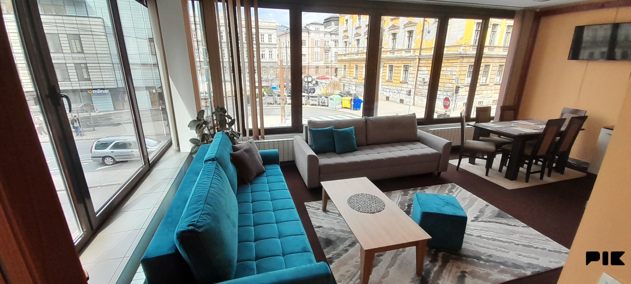 Trosoban stan Sarajevo Centar Drvenija