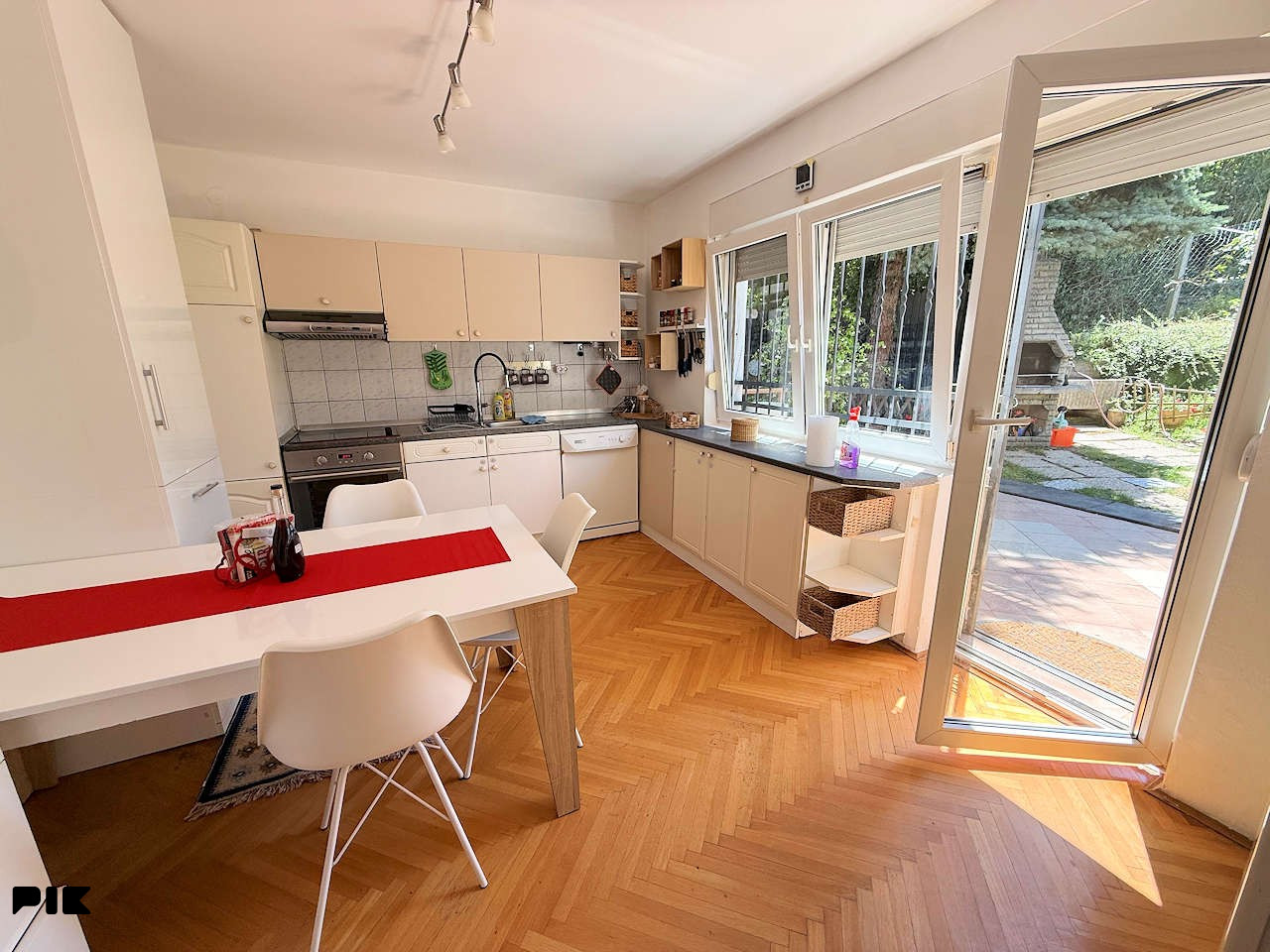 Ekskluzivna rezidencijalna kuća sa 1.750 m2 6