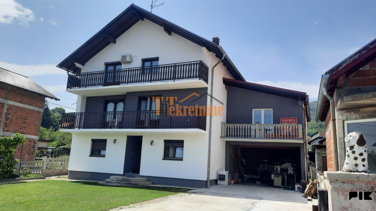 Stambeni objekat 479 m2 na placu od 595 m2 - Debeljaci 3