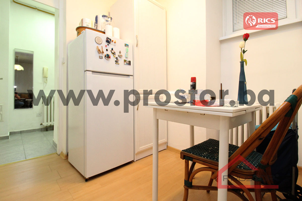 PROSTOR prodaje: Prostrana garsonjera, Dobrinja 8
