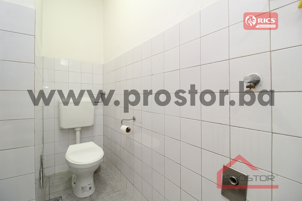 PROSTOR prodaje: Prostrana garsonjera, Dobrinja 9