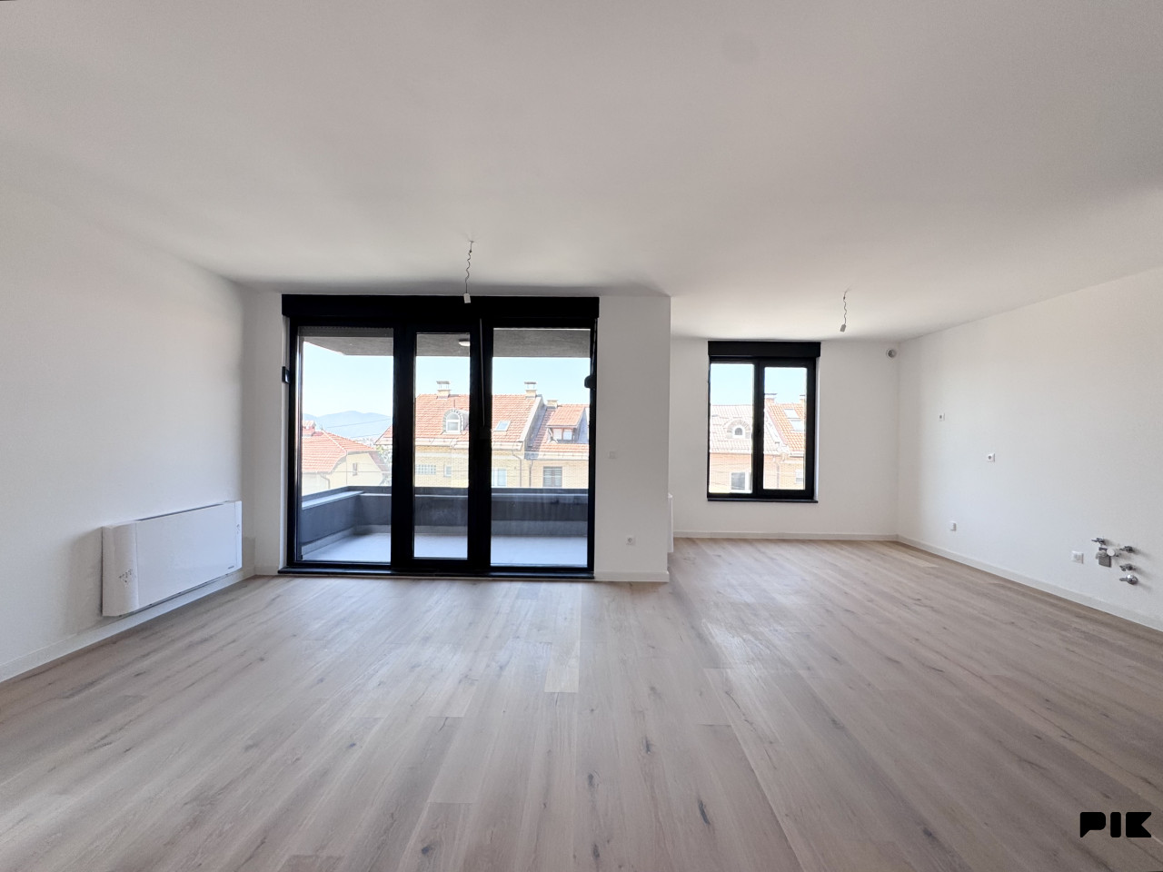 Breka 85 m2 Delux trosoban stan sa balkonom TOP LOKACIJA 7