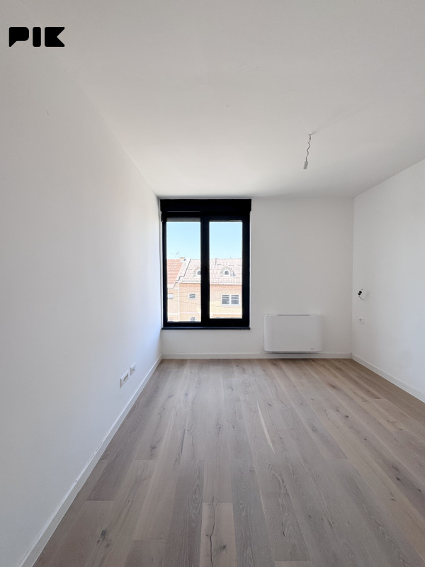 Breka 85 m2 Delux trosoban stan sa balkonom TOP LOKACIJA 14