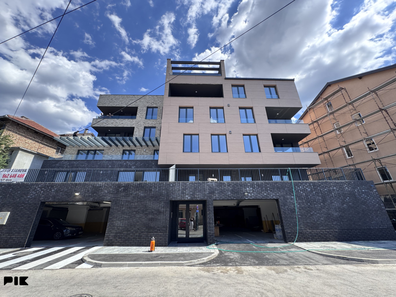 Breka 85 m2 Delux trosoban stan sa balkonom TOP LOKACIJA 18