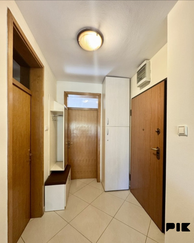 Stan 65 m2 | PARKING u dvorištu | GRIJANJE na struju | Nova Varoš 3
