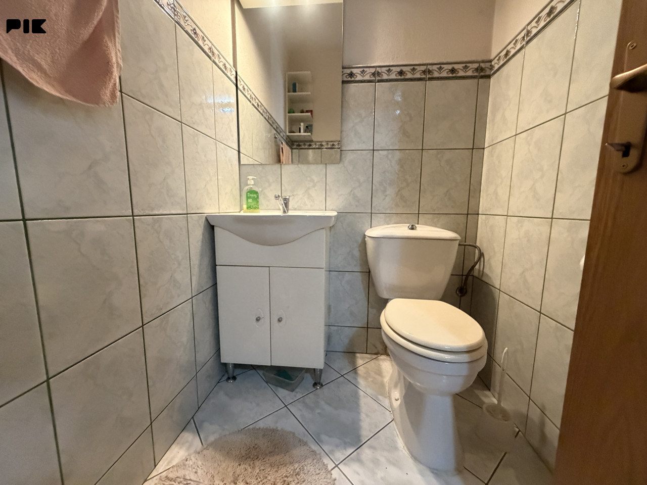 Trosoban renoviran stan 86 m2 Pejton Ilidža prvi sprat 21