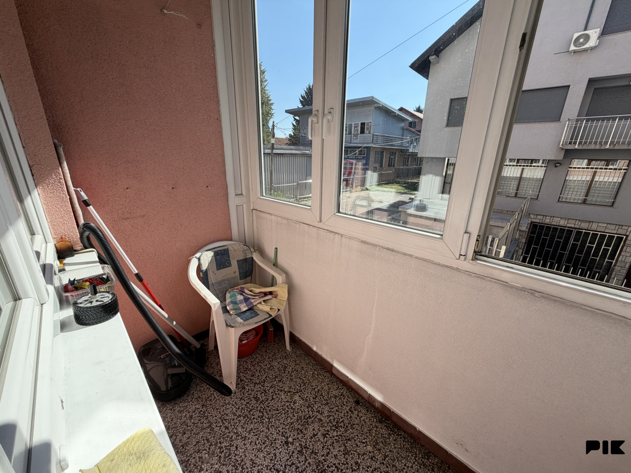 Trosoban renoviran stan 86 m2 Pejton Ilidža prvi sprat 19