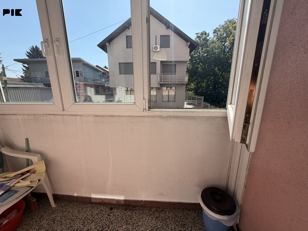 Trosoban renoviran stan 86 m2 Pejton Ilidža prvi sprat 20