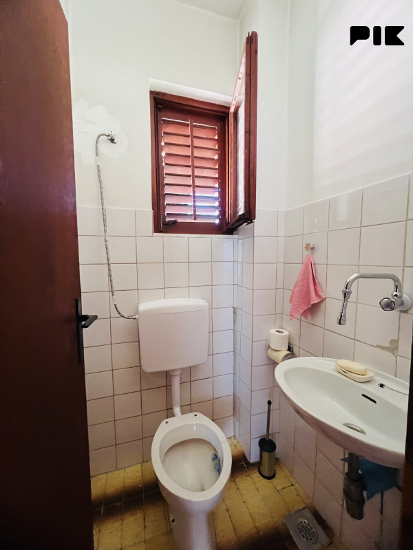 2 Kuće Pale 100m2 i 300m2 16
