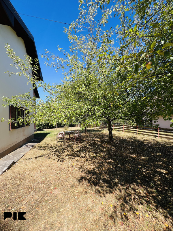 2 Kuće Pale 100m2 i 300m2 17