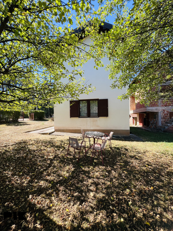 2 Kuće Pale 100m2 i 300m2 2