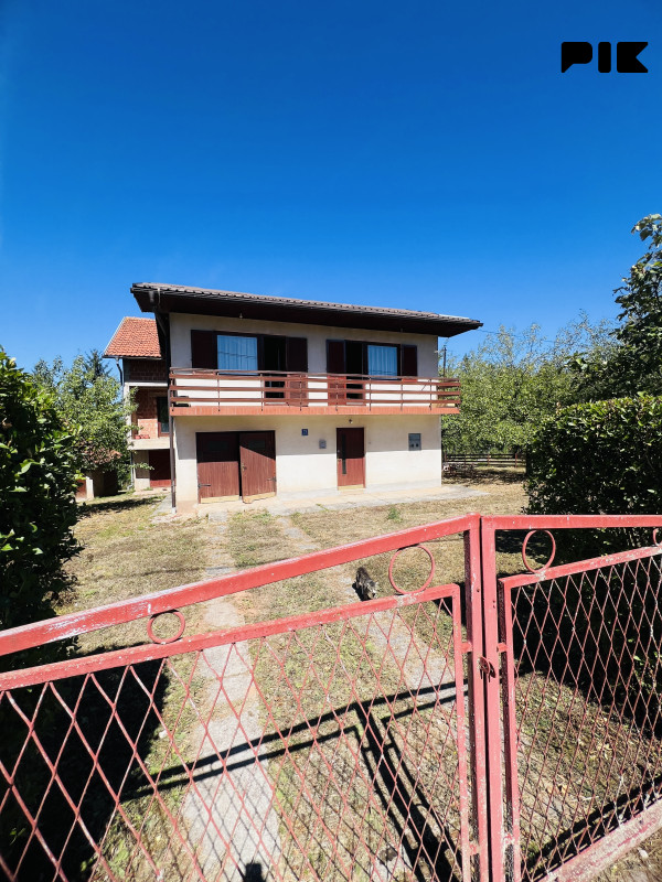 2 Kuće Pale 100m2 i 300m2 3