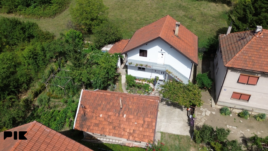 Dvospratna kuća u Peharama, Zenica 8