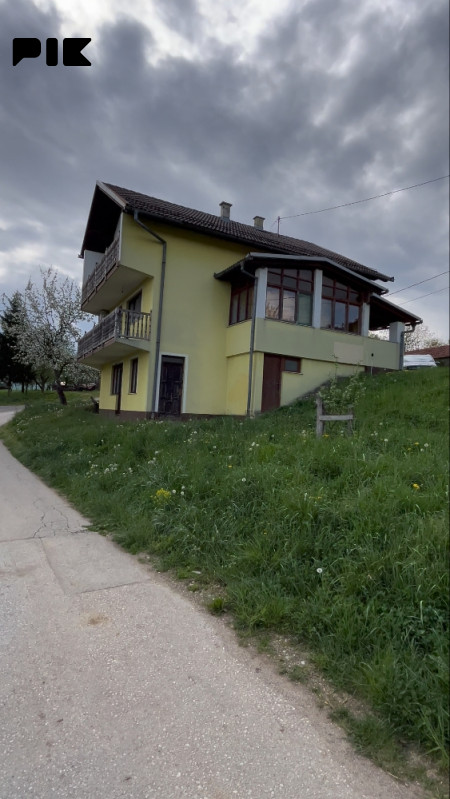 Useljiva kuća - Vitez - Ahmići - 180m2 kuća, 550 m2 okućnica
