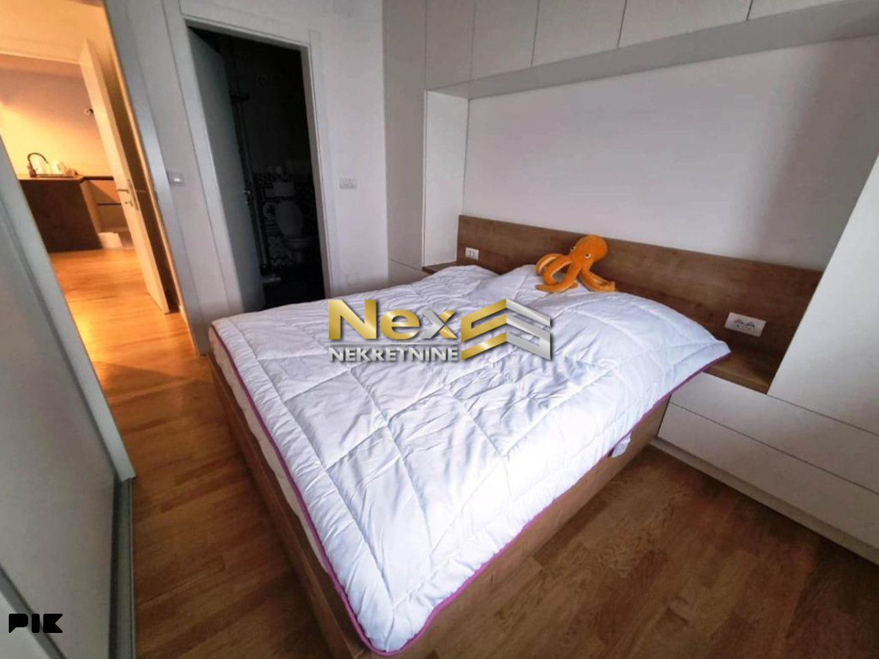 Namješten penthouse sa terasom na Dobrinji IV 91 m2 9